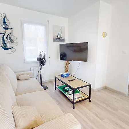 Le Hublot De La Place Apartment
